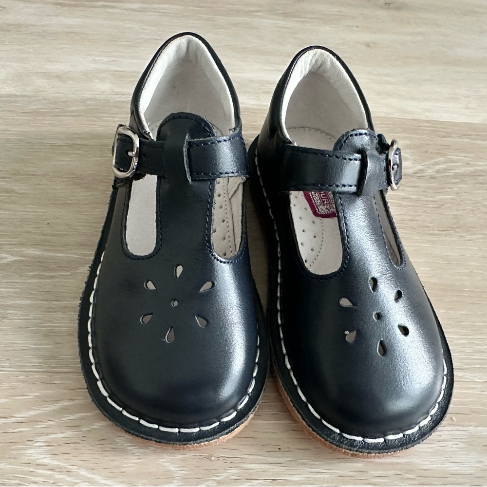 L’amour Joy Classic Leather T-Strap Mary Jane size 9